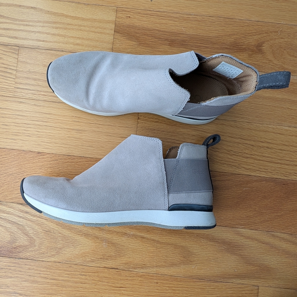 Vionic Gray Suede Sneakers